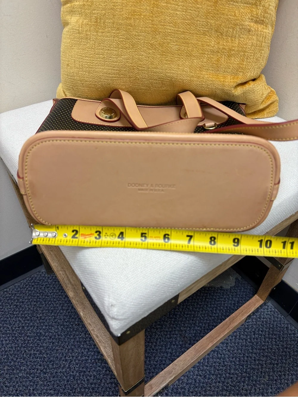 Vintage Y2K, Dooney, and Bourke shoulder bag.LIKE NEW CONDITION!